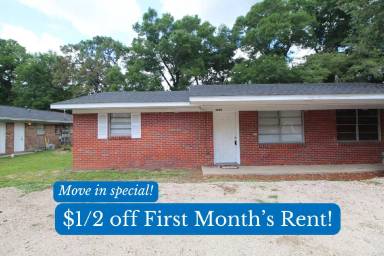 Main picture of 5865 Peachtree St