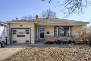 Main picture of 3217 S 43rd St