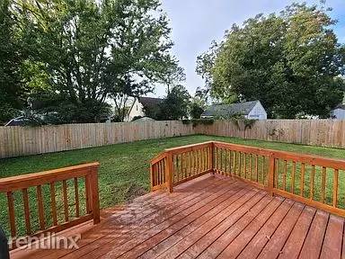 Main picture of 1069 Ivaloo St