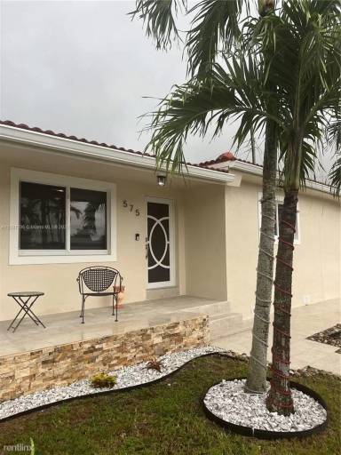 Main picture of 575 SW 59th Ave