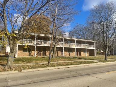 Main picture of 206 E Center St