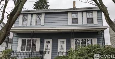 Main picture of 307 N Everett Ave