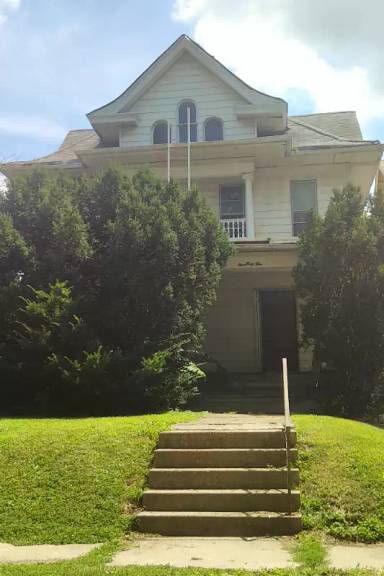 Main picture of 945 W William St