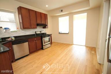 Main picture of 2325 W School St
