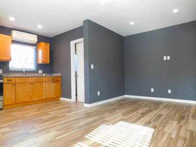 Main picture of 8111 Amestoy Ave