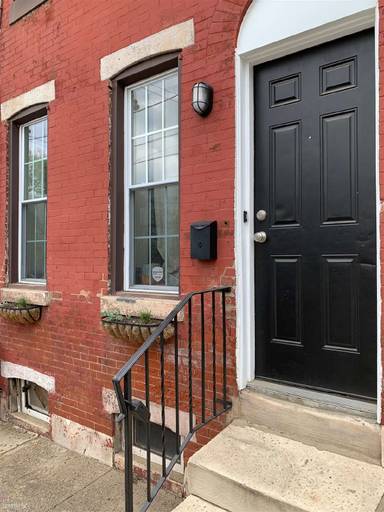 Main picture of 2040 N Darien St