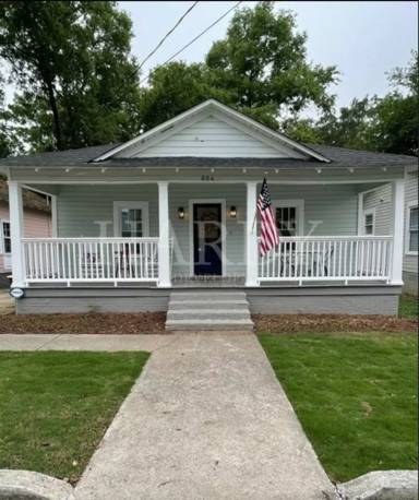 Main picture of 604 W 10th St NE