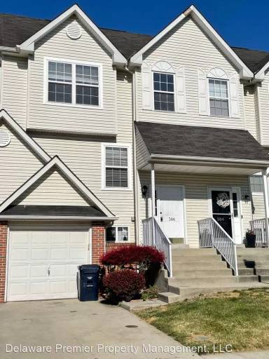 Main picture of 306 Macleren Dr