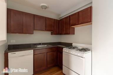 Main picture of 1347 N Dearborn St