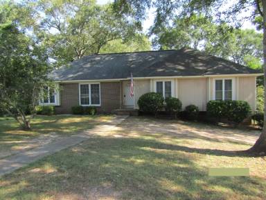 Main picture of 105 E Kingswood Dr