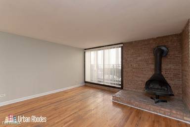 Main picture of 1220 N La Salle Dr