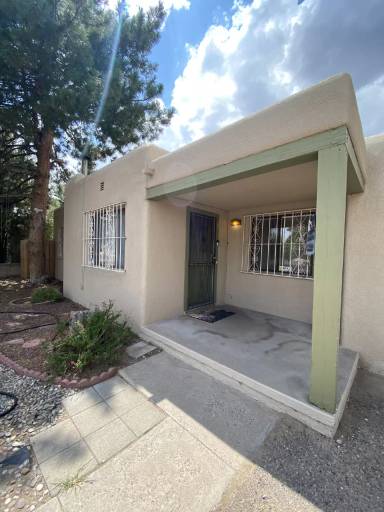 Main picture of 205 Laguayra Dr NE