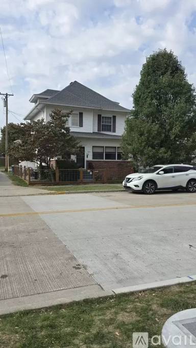 Main picture of 521 Forest Ave