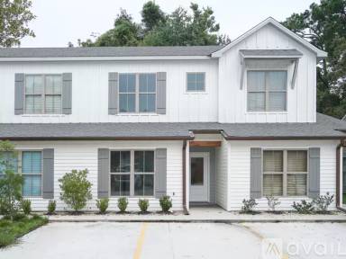 Main picture of 102 Oak Plains Aly