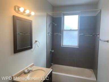 Main picture of 125 E 71st St