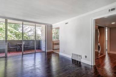 Main picture of 330 9th Street Northeast - 8