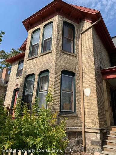 Main picture of 319 Cherry St SE