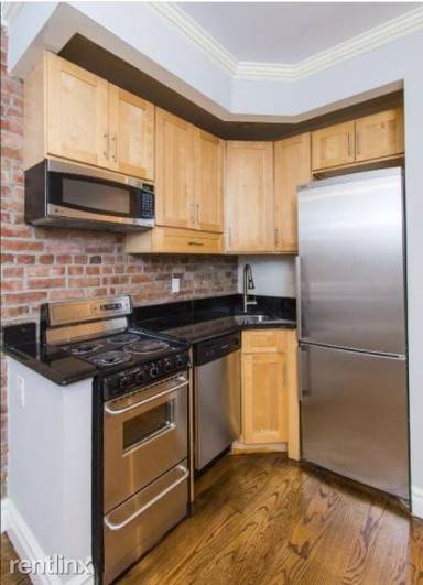 Main picture of 439 W 50th St