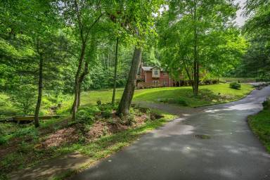 Main picture of 22 Indian Knob Rd