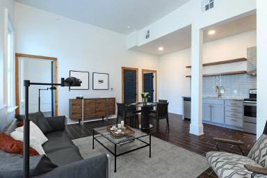 Main picture of 300 N. Main - 202