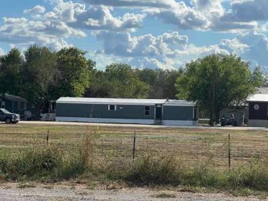Main picture of 102 Fentress Str