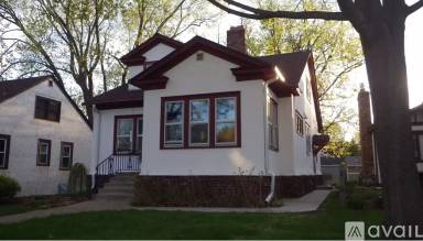 Main picture of 1918 Arthur St NE