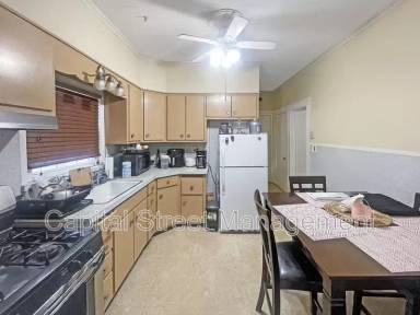 Main picture of 600 W Henry St