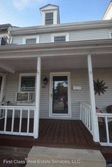 Main picture of 45 E Main St