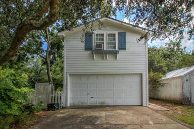 Main picture of 913 Front St