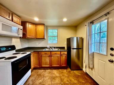 Main picture of 936 1/2 Garden St