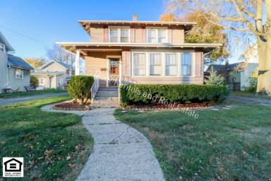 Main picture of 332 W 5th St