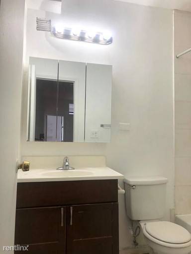 Main picture of 370 W 52nd St