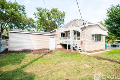 Main picture of 569 Arundel St