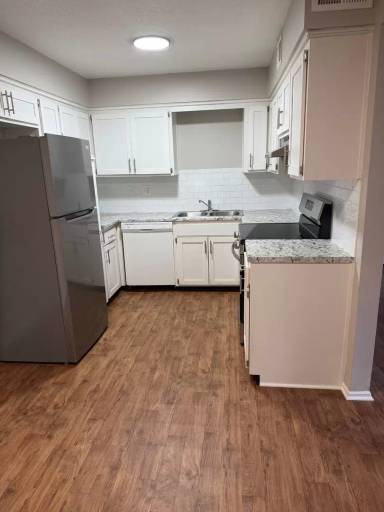 Main picture of 9800 Cherry St