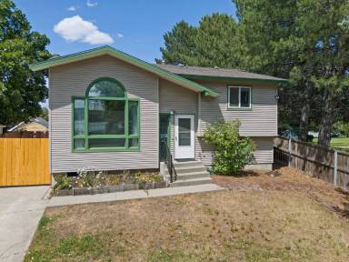 Main picture of 2721 E Longfellow Ave