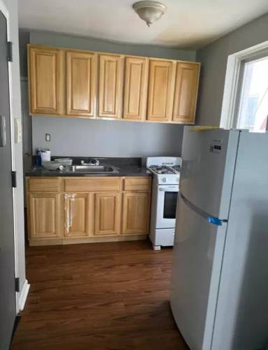 Main picture of 694 Warburton Ave