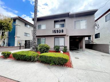 Main picture of 15938 Vanowen St