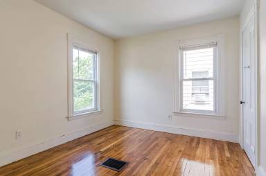 Main picture of 58 Saunders St