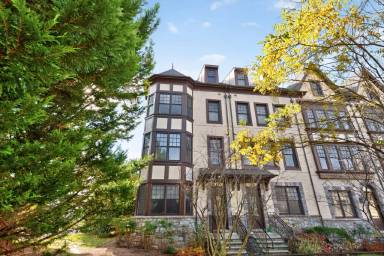 Main picture of 2601 Hume Dr