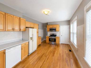 Main picture of 325 Rogers St