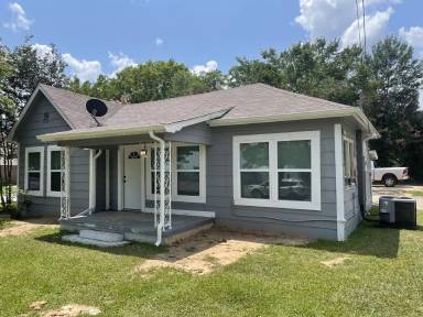 Main picture of 211 N Waldrip St