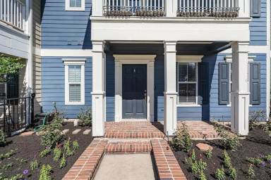 Main picture of 2919 Gillespie St