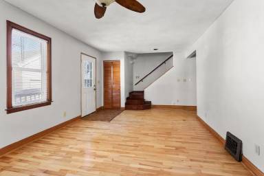 Main picture of 820 W 4th St