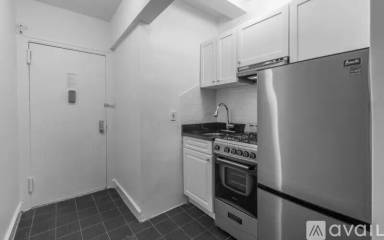 Main picture of 270 W 72nd St