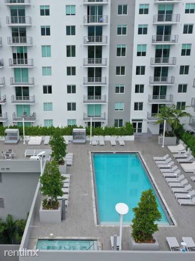Main picture of 700 NW 2nd St