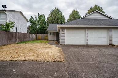 Main picture of 8415 NE 55th St