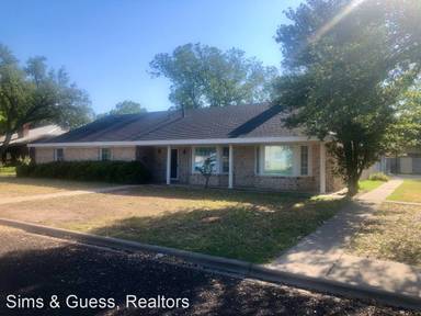 Main picture of 2700 Fair Oaks Cir