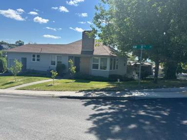 Main picture of 821 NW 8th St