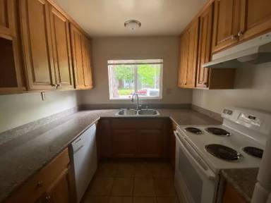 Main picture of 977 Clark Ave