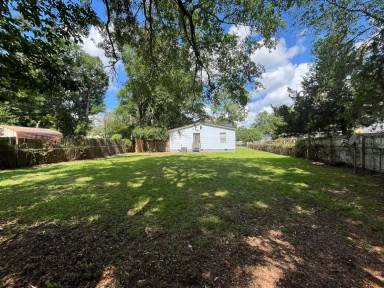 Main picture of 3330 Iantha St